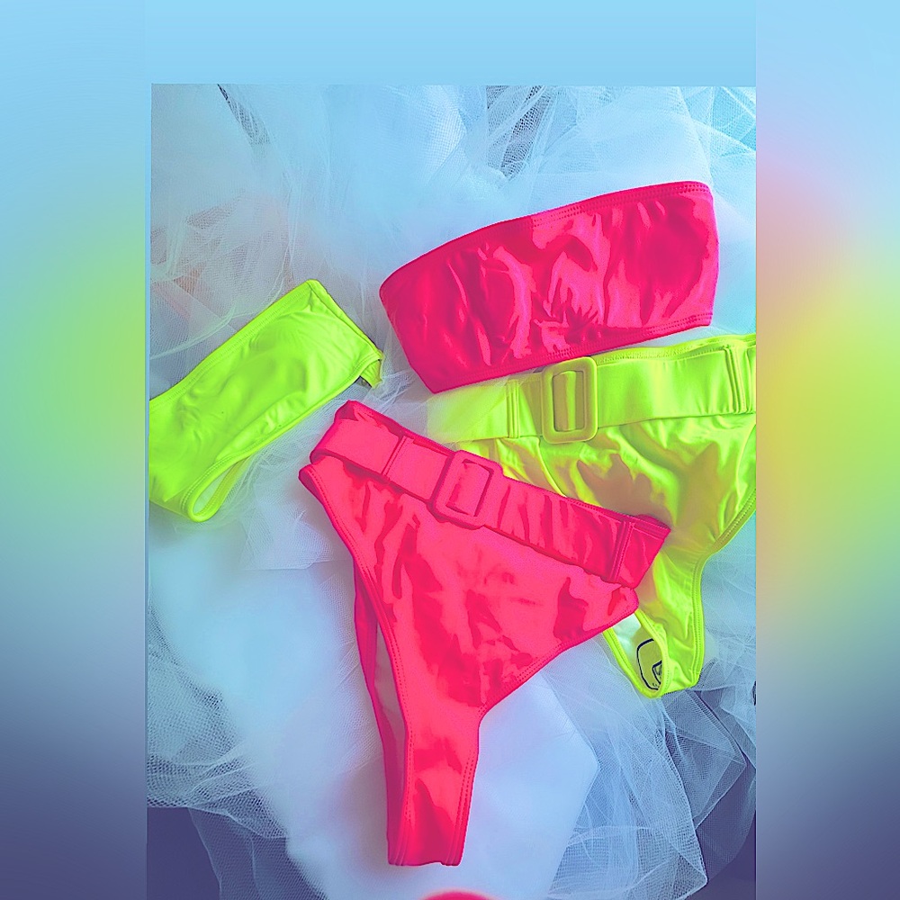 Set Of 2 Bikinis 👙